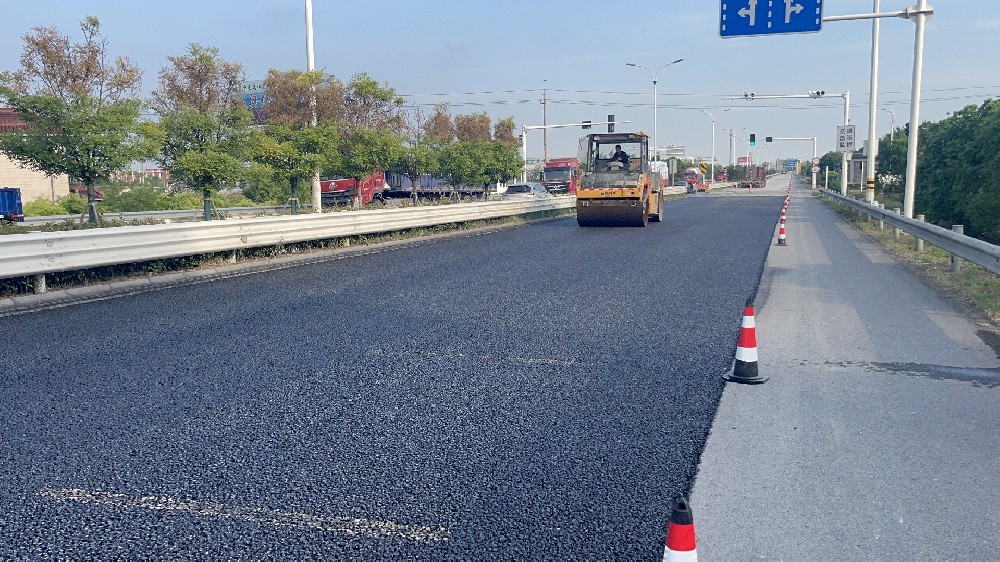 2025.5.19灌浆复合抗车辙路面成功应用于泰州兴化路段
