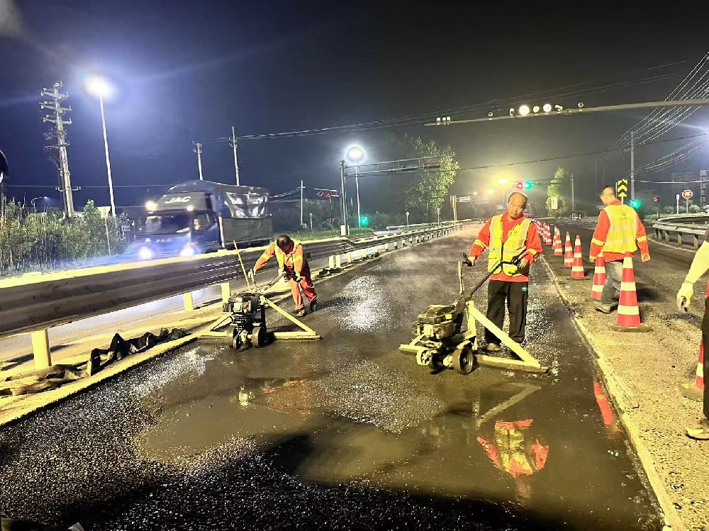 2025.5.27泰州姜堰灌浆路面施工案例