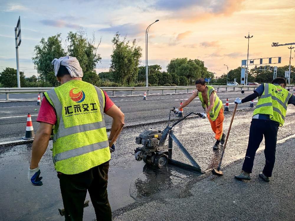 2025.7.1无锡地区灌浆复合抗车辙路面施工案例