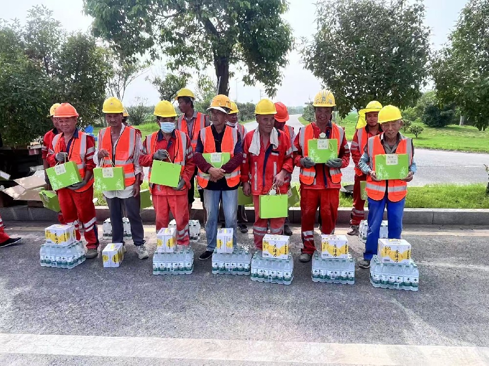 烈日下的坚守与清凉：盐城S226省道大中修项目施工纪实